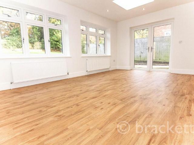 4 bedroom detached house to rent