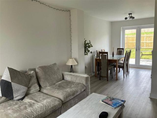 4 bedroom detached house to rent