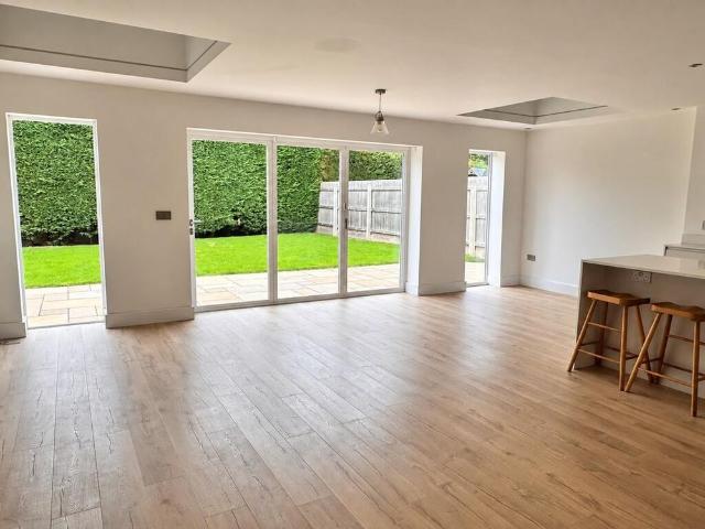 4 bedroom detached house to rent