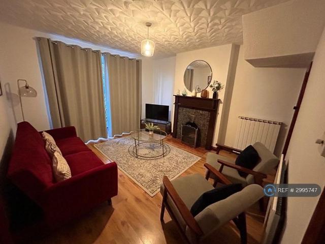 4 bedroom detached house to rent