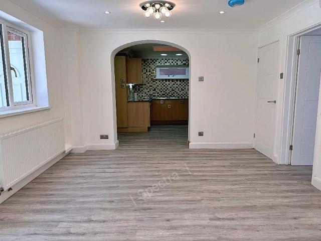 4 bedroom detached house to rent