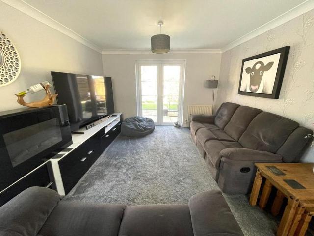 4 bedroom detached house to rent