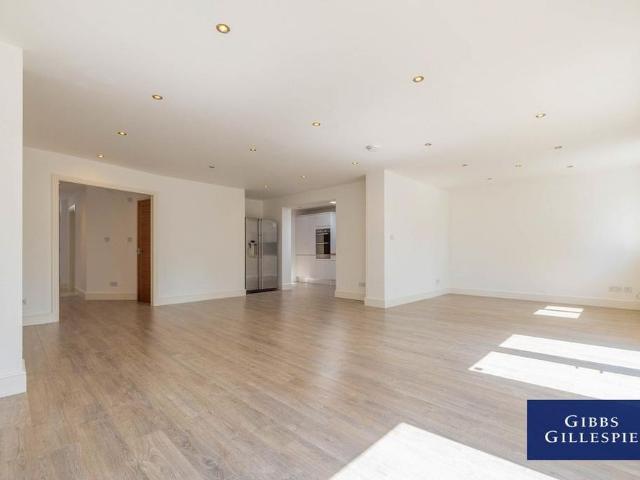 4 bedroom detached house to rent
