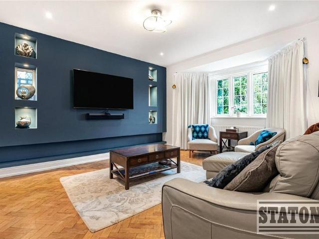 4 bedroom detached house to rent