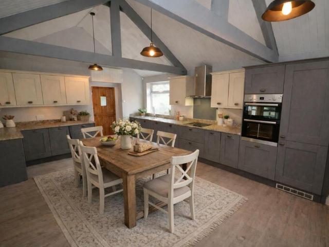 4 bedroom detached house to rent