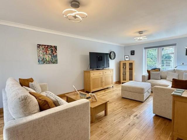 4 bedroom detached house to rent