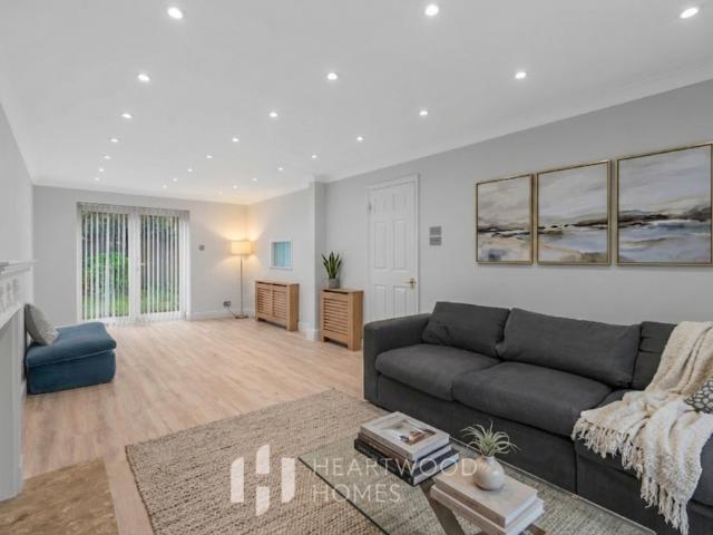 4 bedroom detached house to rent