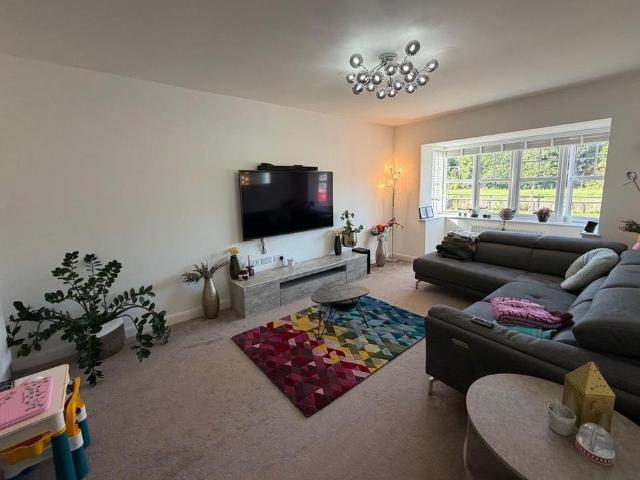 4 bedroom detached house to rent