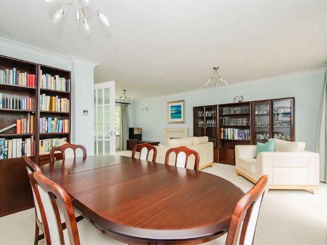 4 bedroom detached house to rent