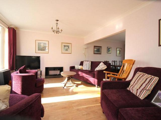 4 bedroom detached house to rent