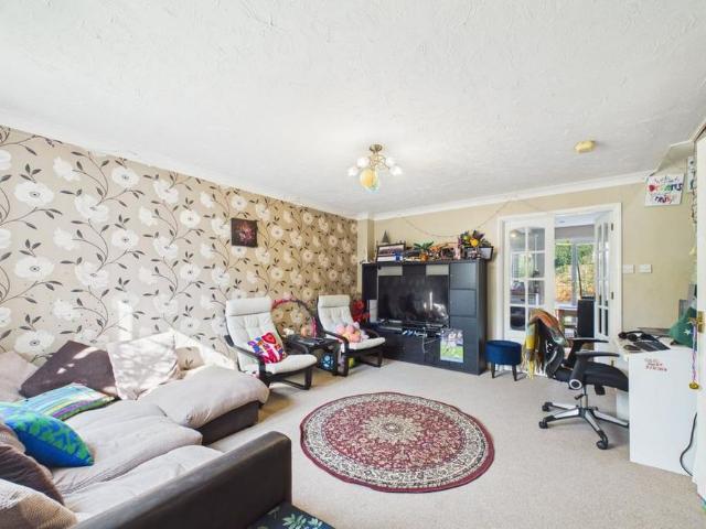 4 bedroom detached house to rent