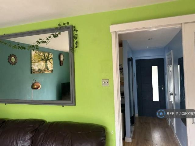 4 bedroom detached house to rent