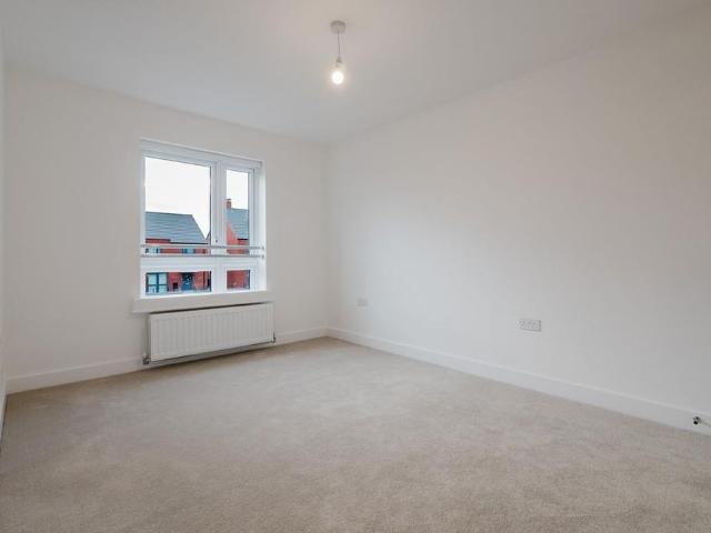 4 bedroom detached house to rent