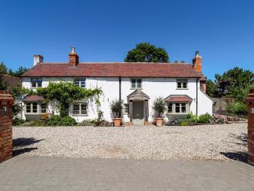 4 bedroom detached house to rent