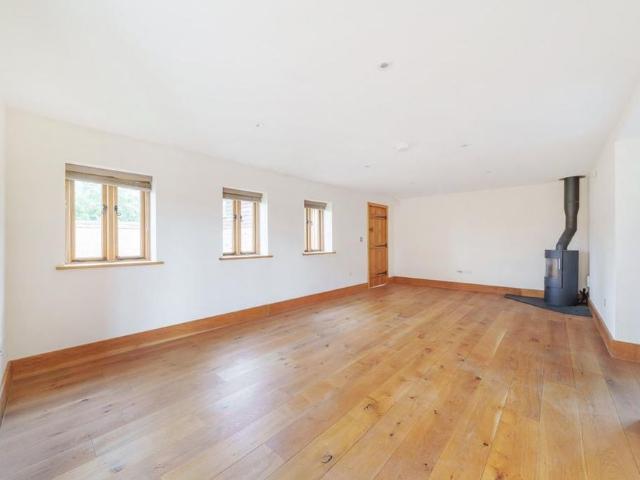 4 bedroom detached house to rent