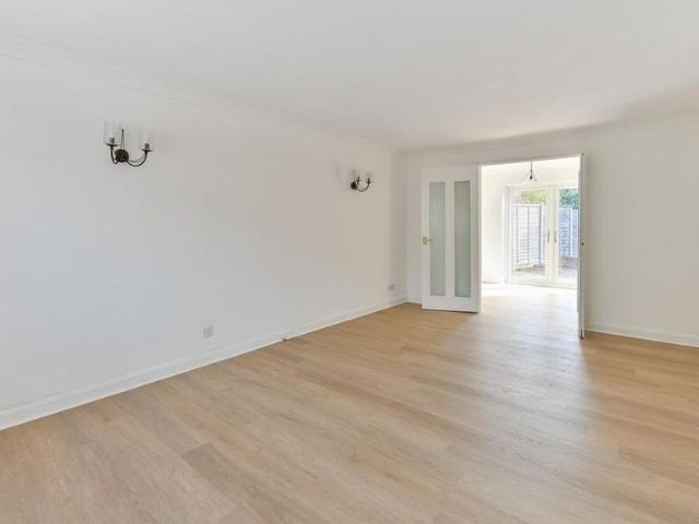4 bedroom detached house to rent