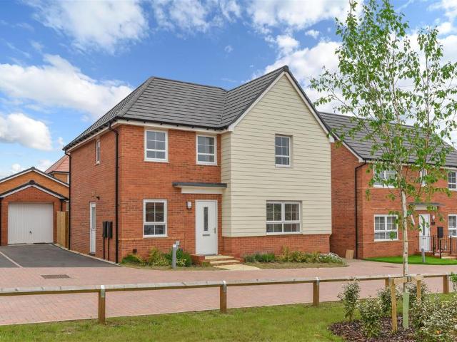 4 bedroom detached house to rent