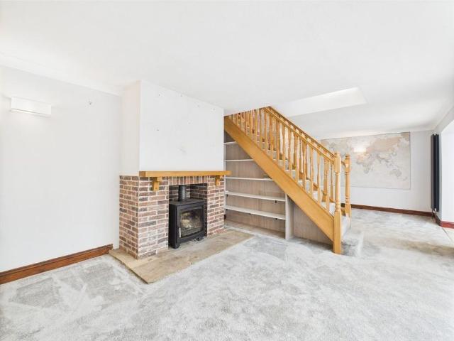 4 bedroom detached house to rent