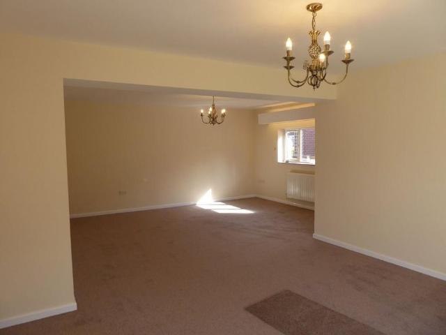 4 bedroom detached house to rent