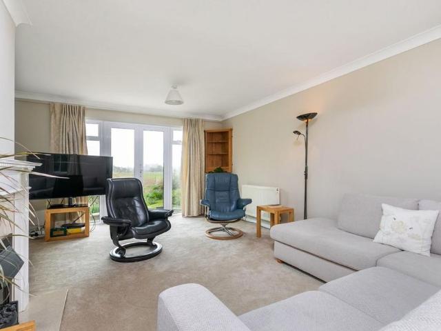 4 bedroom detached house to rent