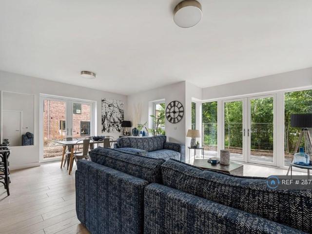 4 bedroom detached house to rent