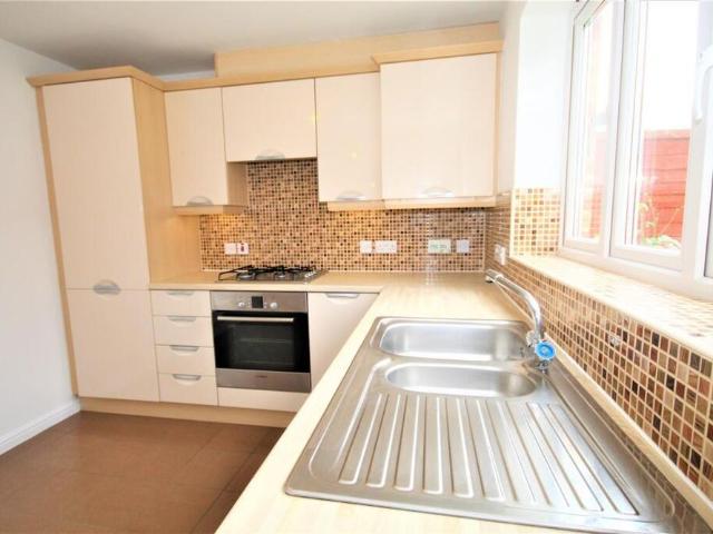 4 bedroom detached house to rent