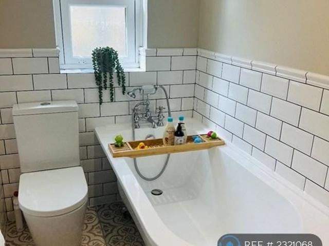 4 bedroom detached house to rent