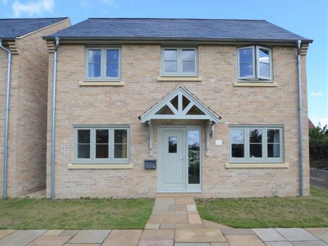 4 bedroom detached house to rent