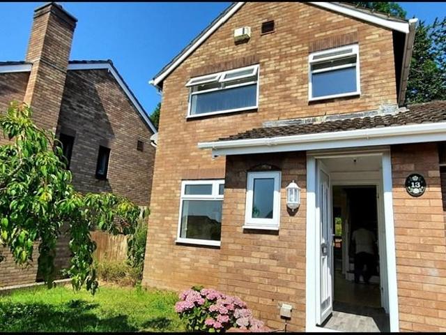 4 bedroom detached house to rent