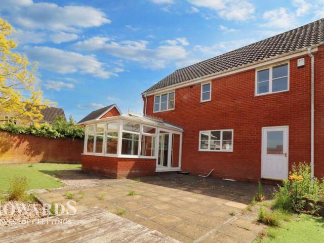 4 bedroom detached house to rent