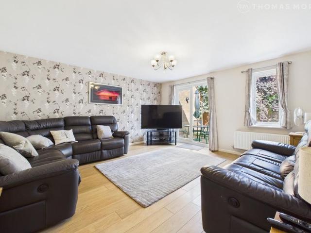 4 bedroom detached house to rent