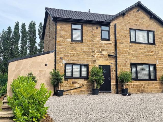 4 bedroom detached house to rent