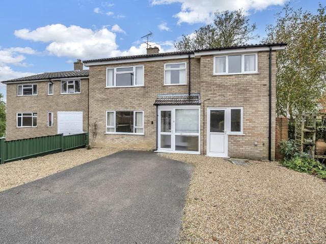 4 bedroom detached house to rent
