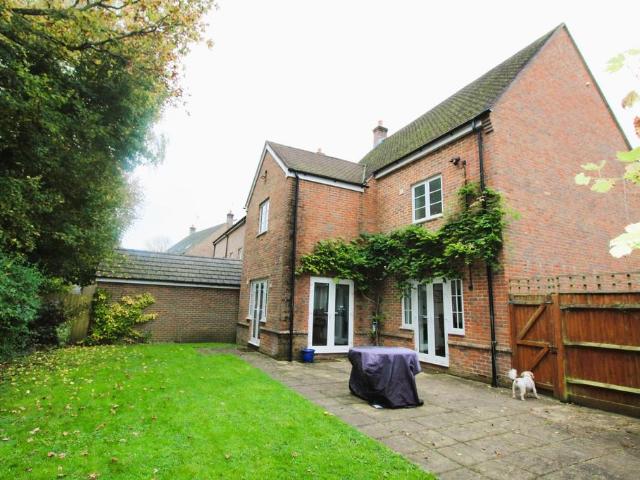 4 bedroom detached house to rent