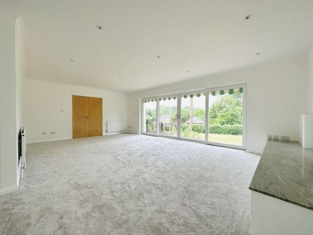 4 bedroom detached house to rent