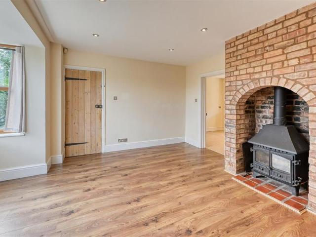 4 bedroom detached house to rent