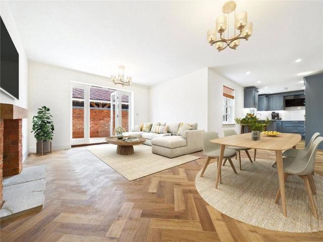 4 bedroom detached house to rent
