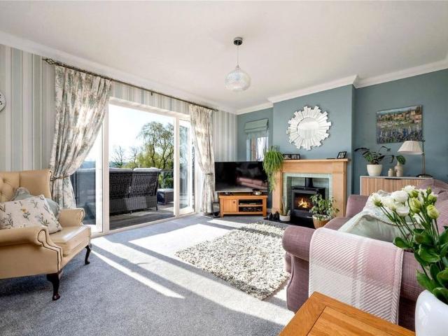 4 bedroom detached house to rent