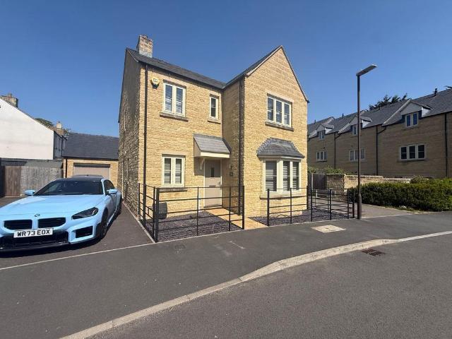 4 bedroom detached house to rent