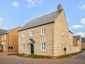 4 bedroom detached house to rent
