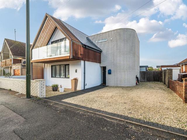 4 bedroom detached house to rent