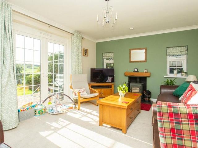4 bedroom detached house to rent