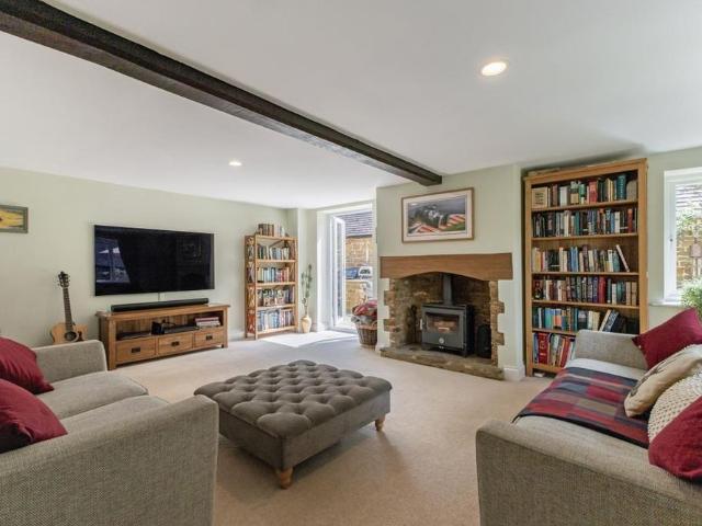 4 bedroom detached house to rent