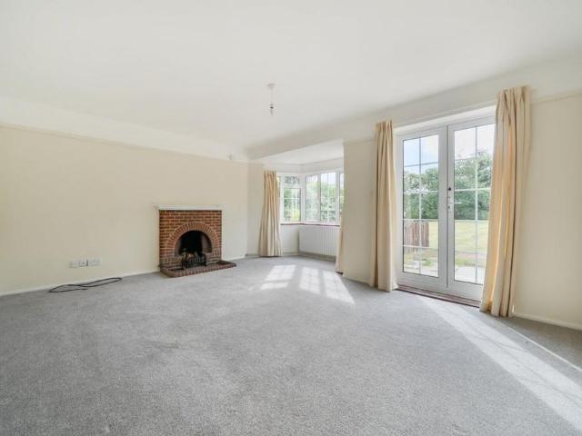 4 bedroom detached house to rent