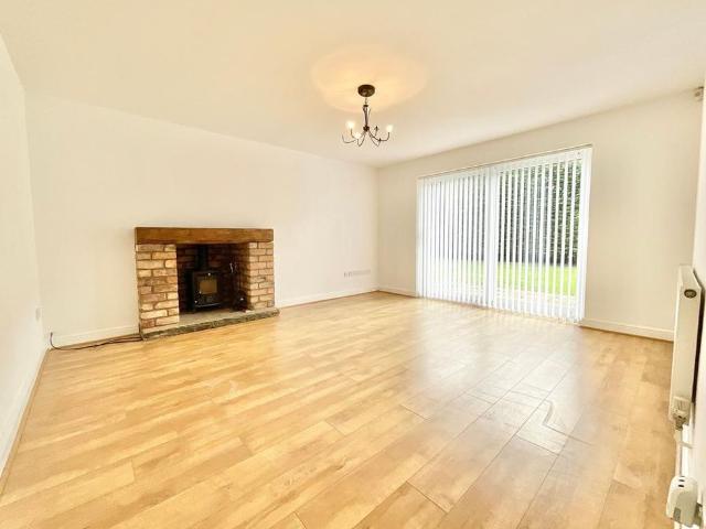 4 bedroom detached house to rent