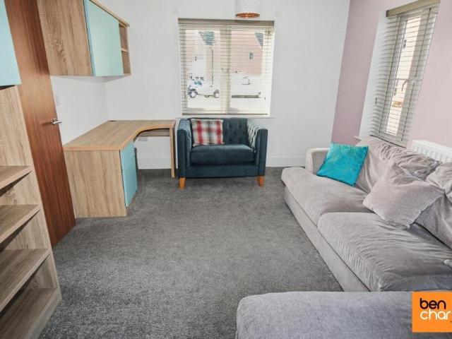 4 bedroom detached house to rent