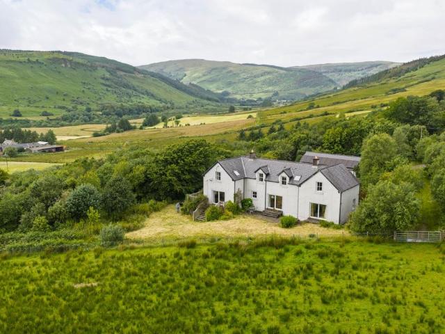 4 bedroom detached house to rent