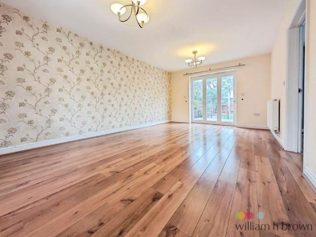 4 bedroom detached house to rent
