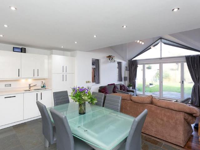 4 bedroom detached house to rent