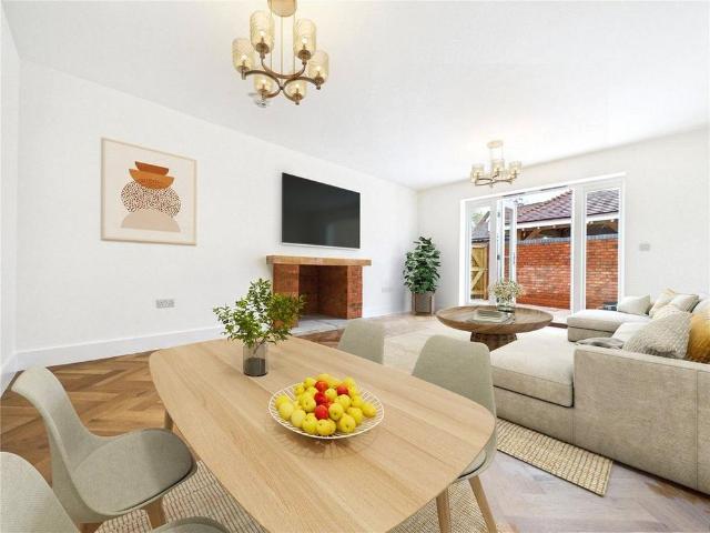 4 bedroom detached house to rent